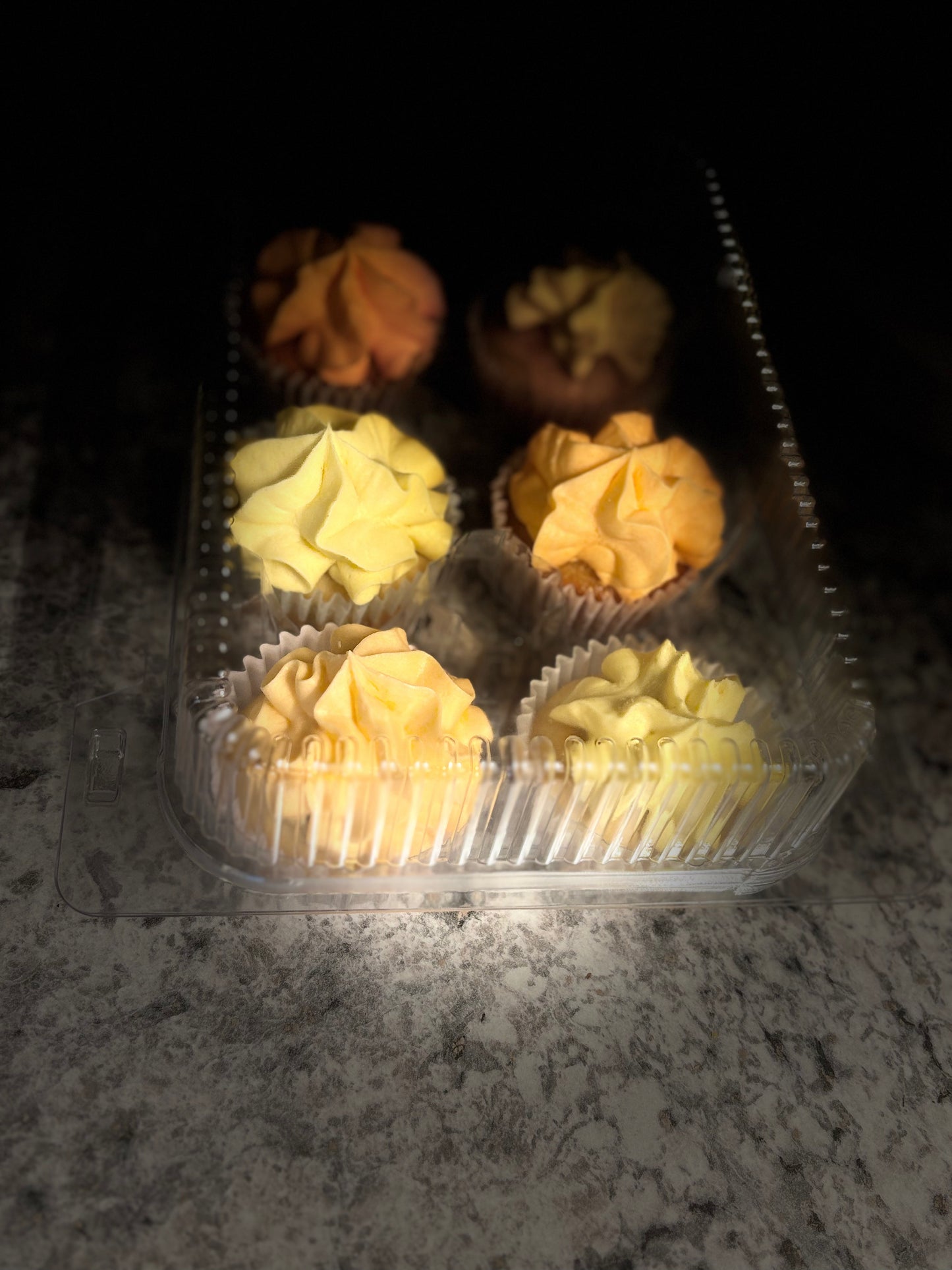 Half-Dozen Happiness (6 cupcakes)